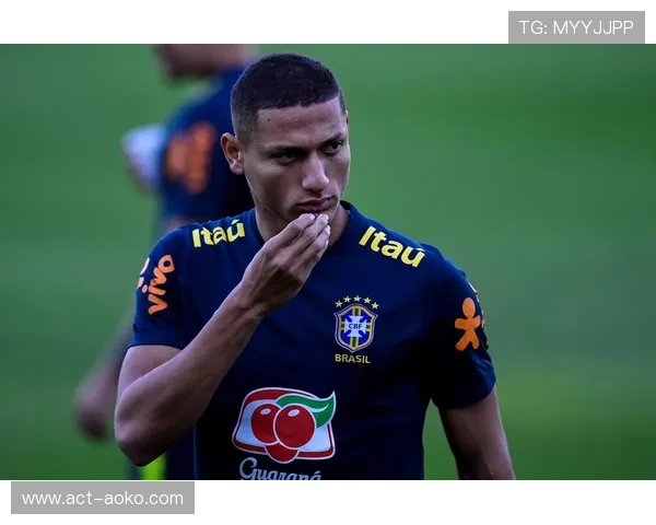 足球袜藏烟事件揭秘 揭开这位球星的另类足球秘密